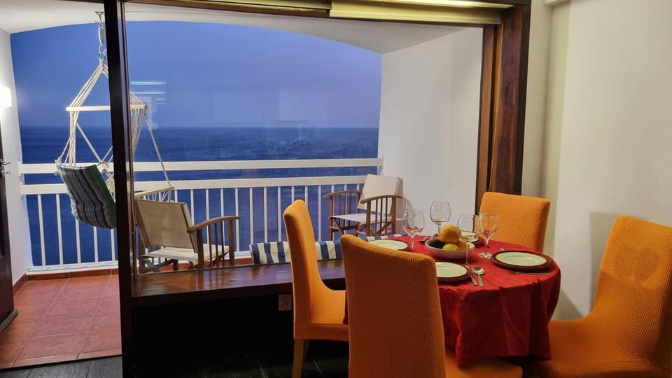 Natural landscape, View (from property/room), Balcony/Terrace, Living room, Seating area, Dining area, Sea view, Sea view