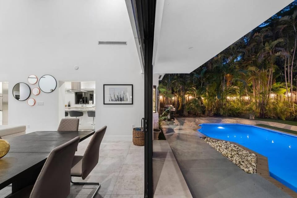 Coconut Grove Villa with heated Pool sleeps 12 House in Coconut Grove