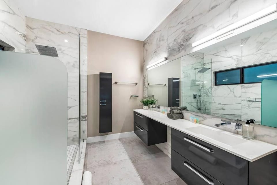 Coconut Grove Villa with heated Pool sleeps 12 House in Coconut Grove