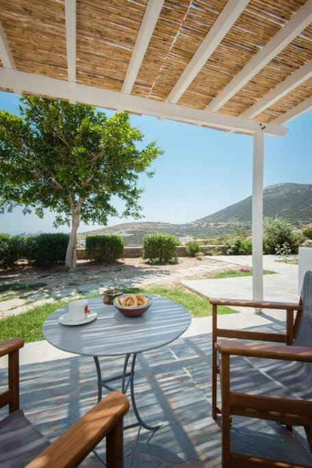 Apelagitis 2 Apartment in Milos
