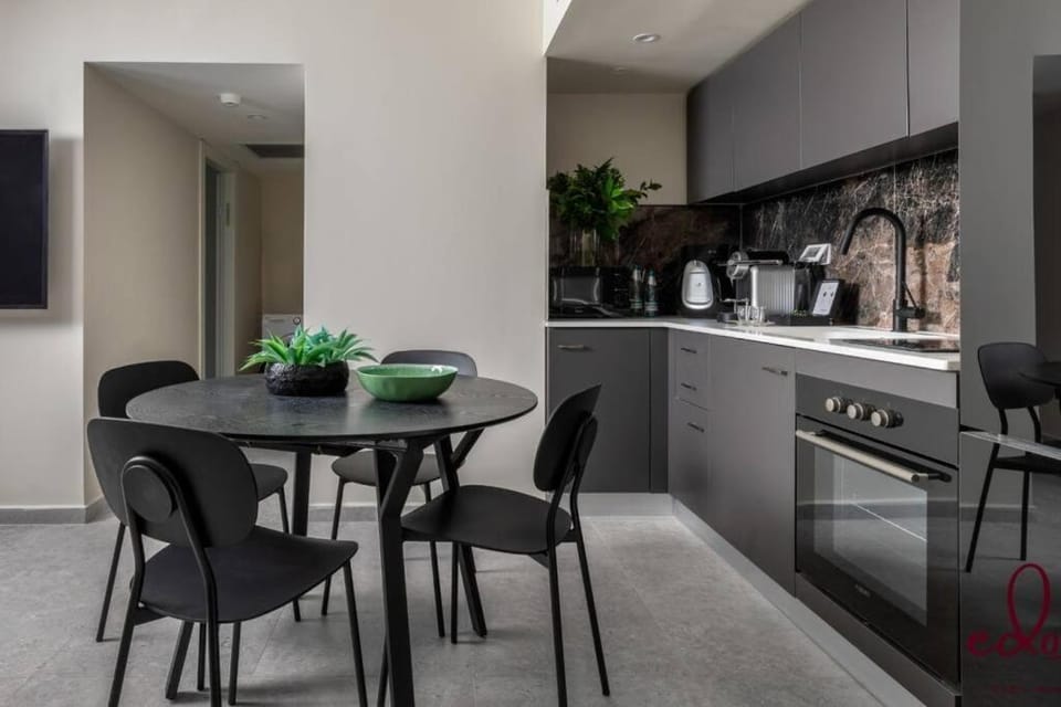 Coffee/tea facilities, Kitchen or kitchenette, Seating area, Dining area, minibar, pet friendly, stove