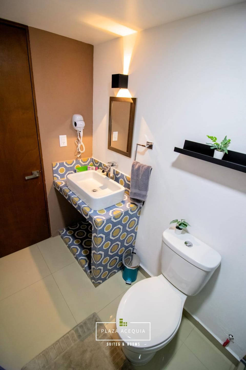 Toilet, Bathroom, towels