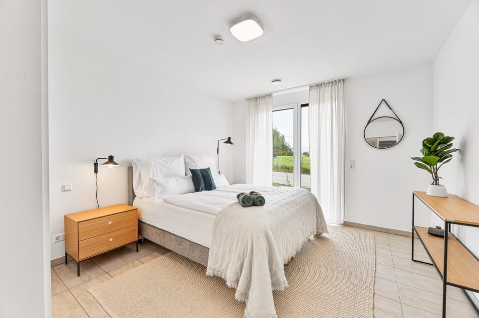 Bed, Photo of the whole room, Bedroom, towels