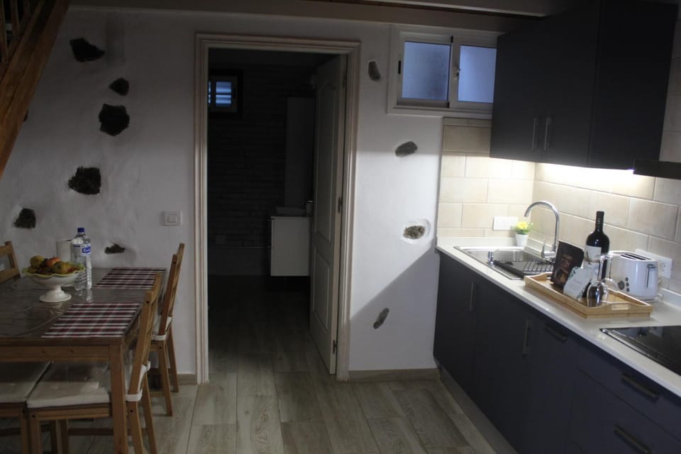 Coffee/tea facilities, Kitchen or kitchenette, stove, toaster, kitchen