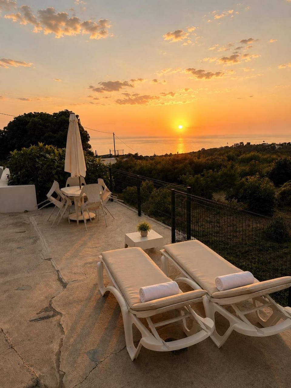 Natural landscape, View (from property/room), Sea view, Sunset, sunbed