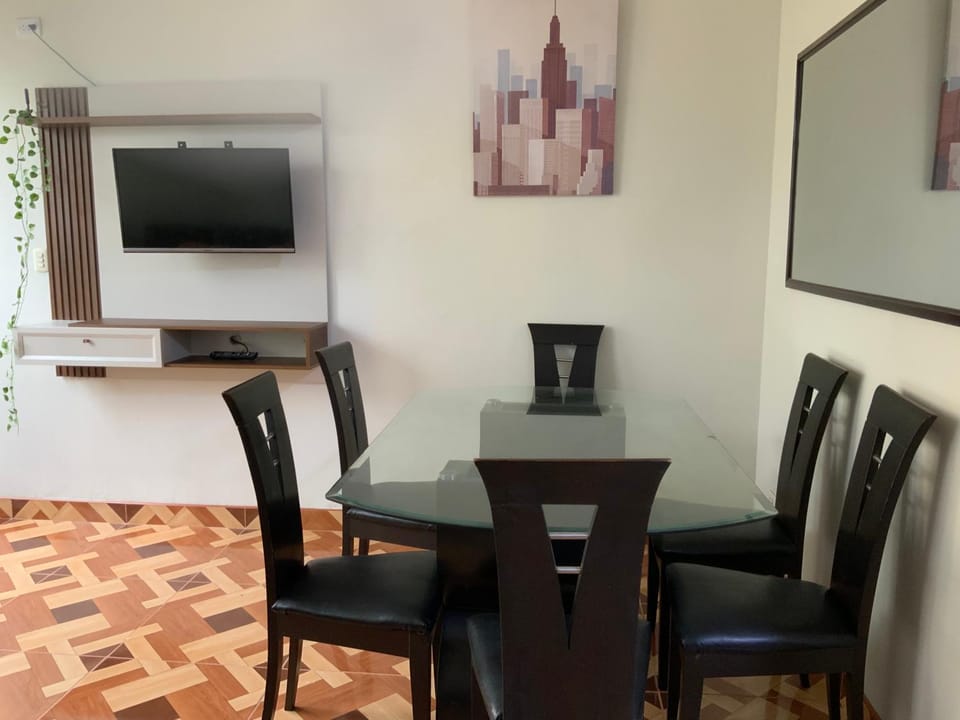 TV and multimedia, Living room, Seating area, Dining area