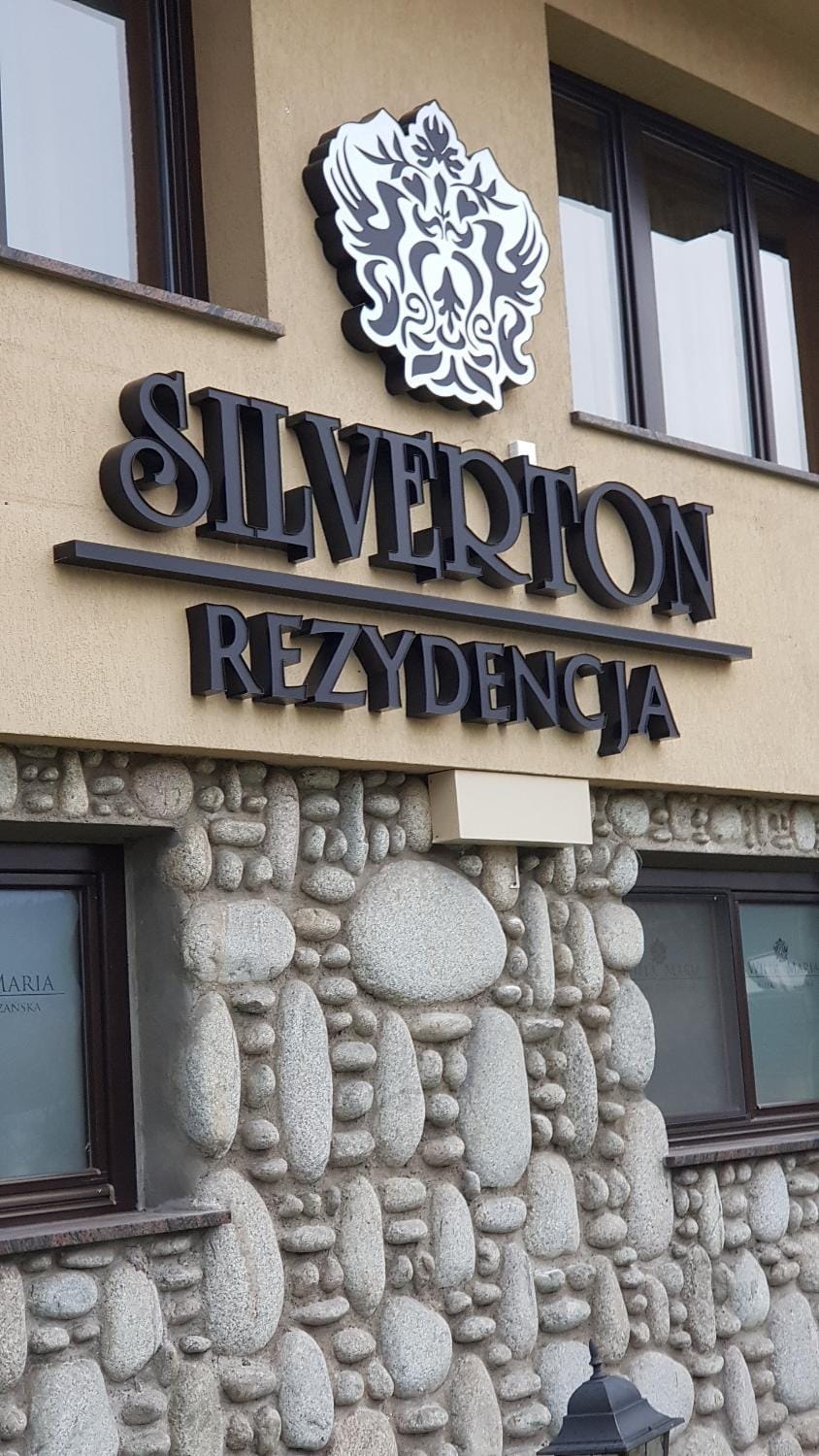 Facade/entrance, Property logo or sign, View (from property/room)