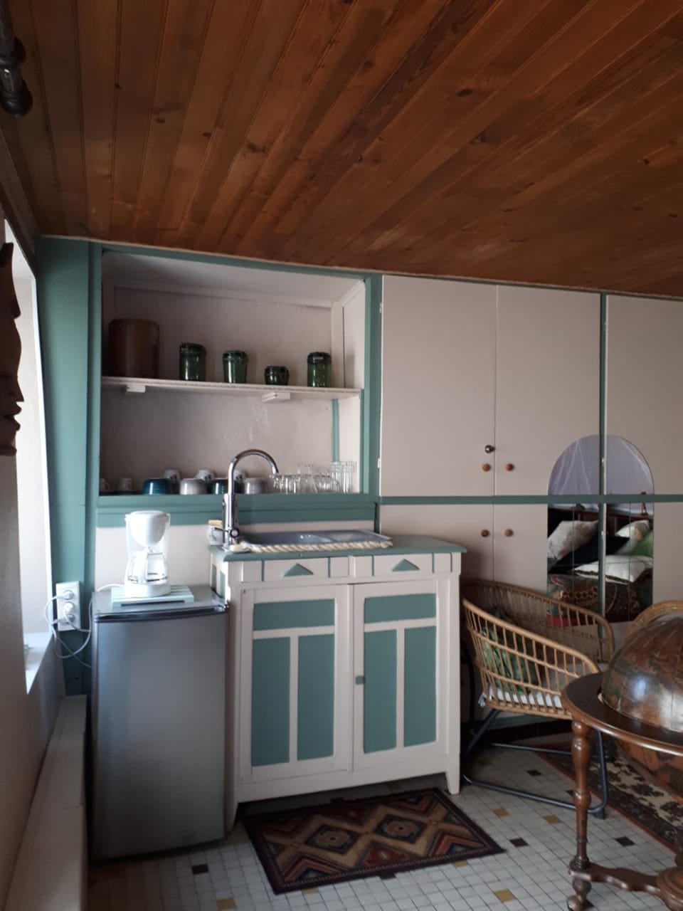 Kitchen or kitchenette