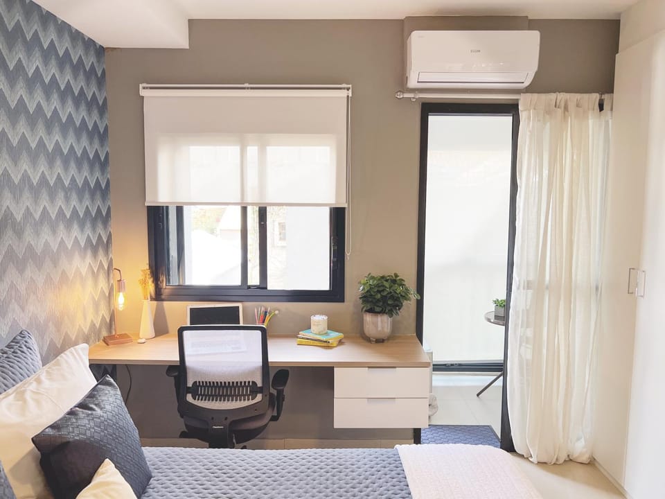 Photo of the whole room, Bedroom, air conditioner