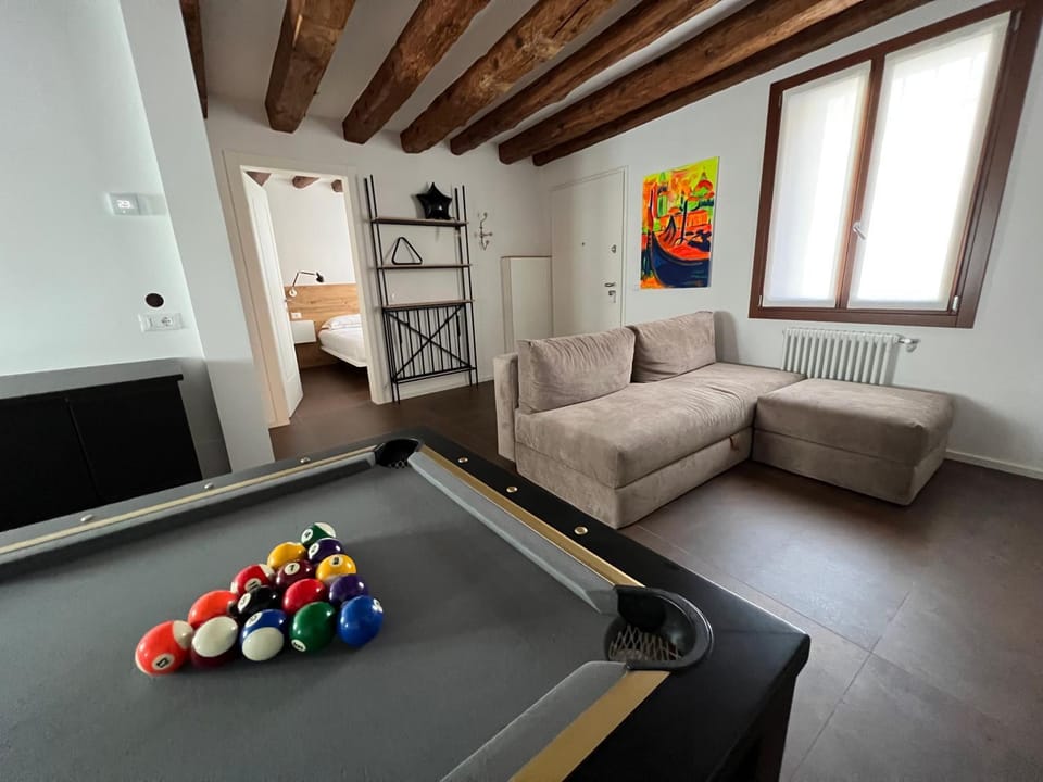 Billiard, Living room