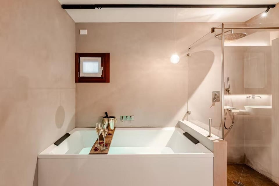 Shower, Hot Tub, Bathroom
