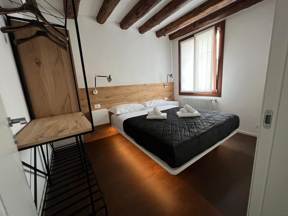 Bed, Bedroom, towels, wardrobe