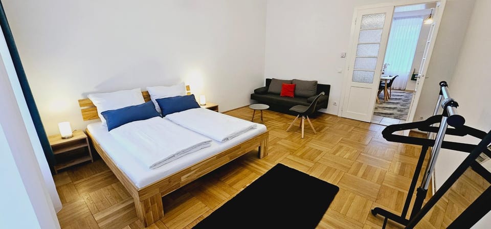 Bed, Living room, Photo of the whole room, Seating area, Bedroom