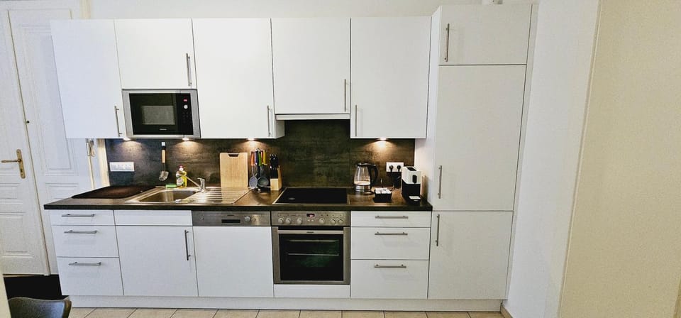 Coffee/tea facilities, Kitchen or kitchenette, dishwasher, minibar, oven, pet friendly, stove