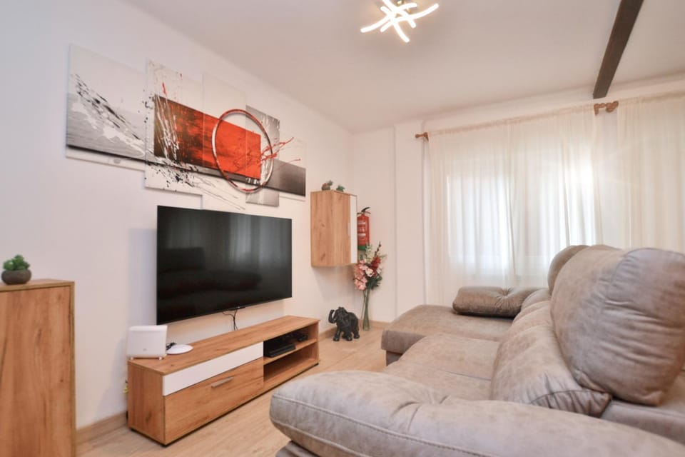 TV and multimedia, Living room, Evening entertainment