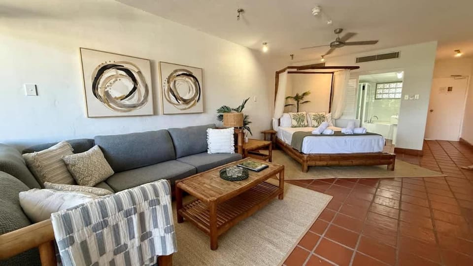 Bed, Living room, Photo of the whole room, Seating area, Bedroom