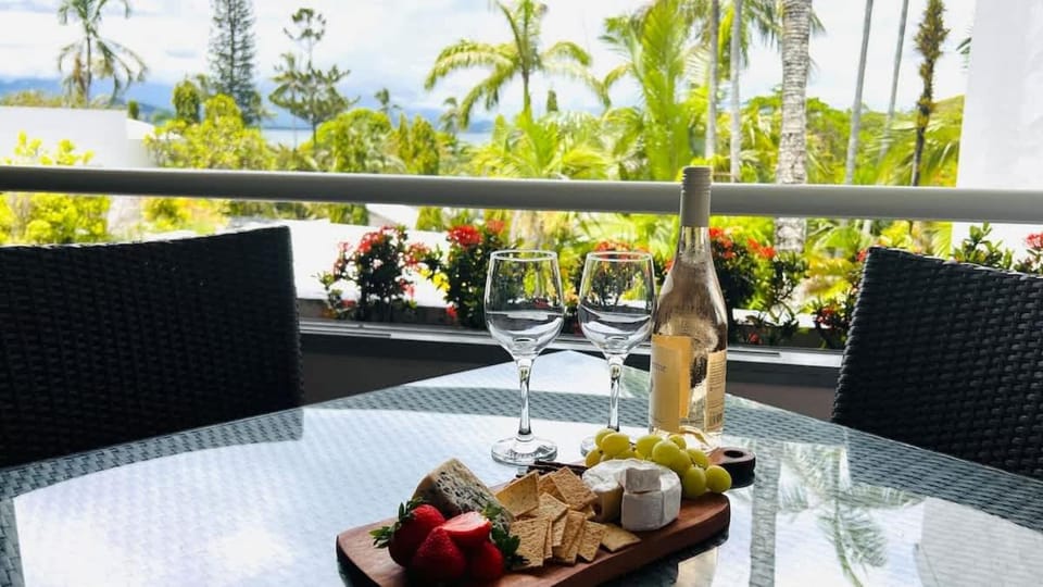 Garden, View (from property/room), Balcony/Terrace, Food and drinks, Garden view, Landmark view, Sea view, Street view