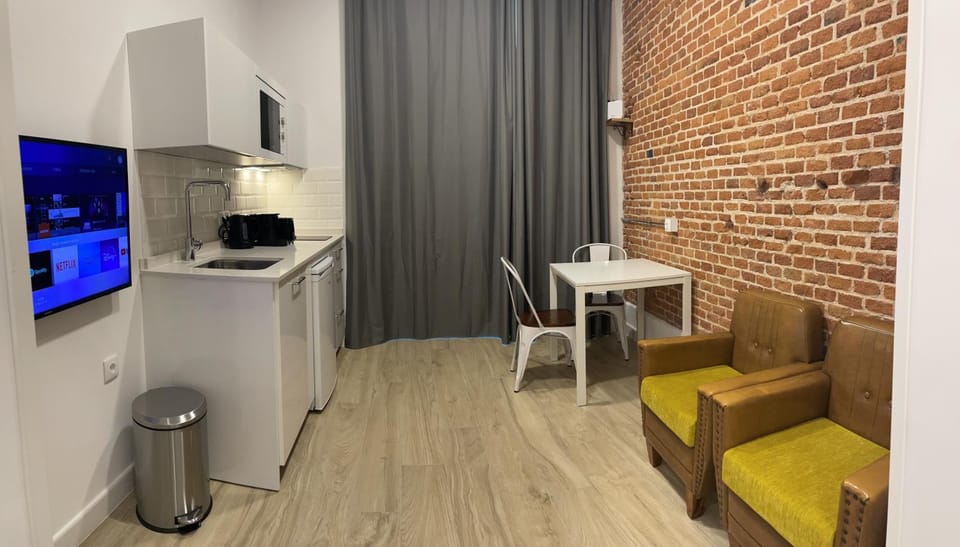 TV and multimedia, Kitchen or kitchenette, Living room, Seating area, Dining area, minibar, oven