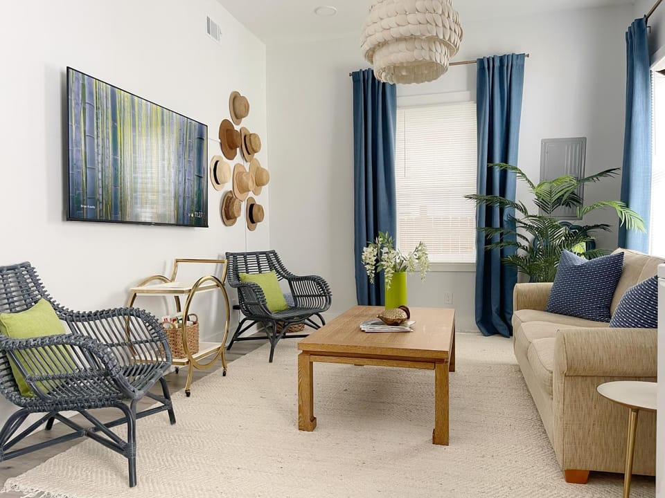 TV and multimedia, Living room, Seating area, washing machine, dryer