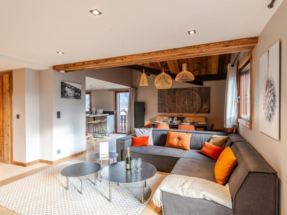 Superbe duplex rénové avec 3 chambres et garage double, au centre de Morzine - FR-1-754-11 Apartment in Montriond