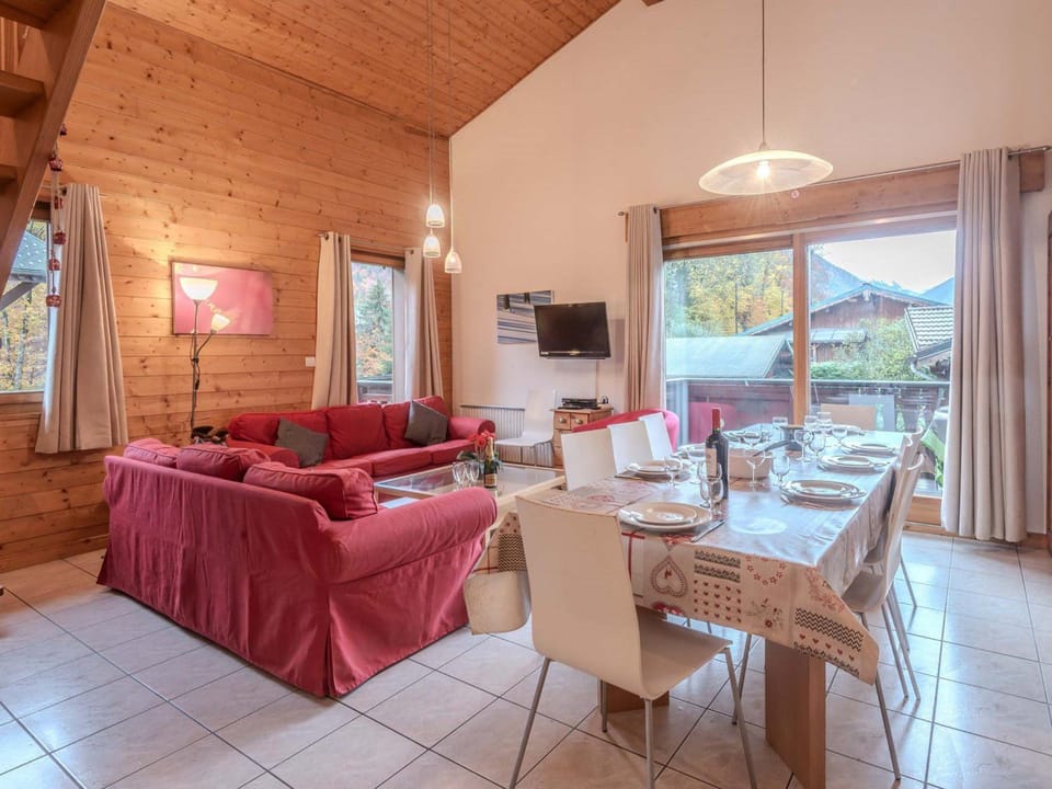 Grand appartement 6 pièces, 9 pers, à 800m centre de Morzine, WiFi, parking - FR-1-754-12 Chalet in Les Gets
