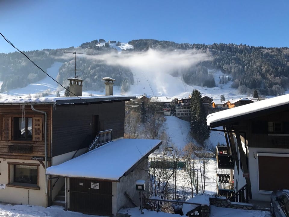 Chalet rénové 11 pers, centre de Morzine, parking Chalet in Montriond