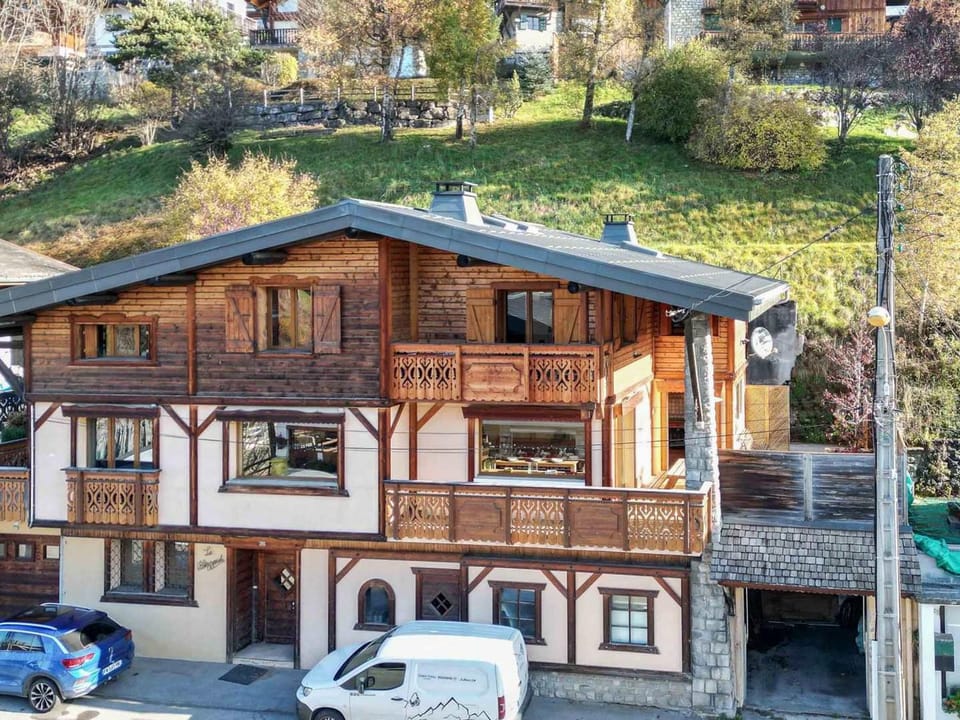 Chalet rénové 11 pers, centre de Morzine, parking Chalet in Montriond