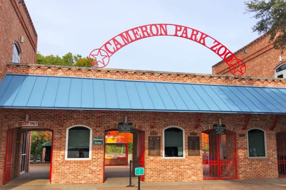 The Noble House Near Magnolia & Baylor W Pool House in Rio Grande