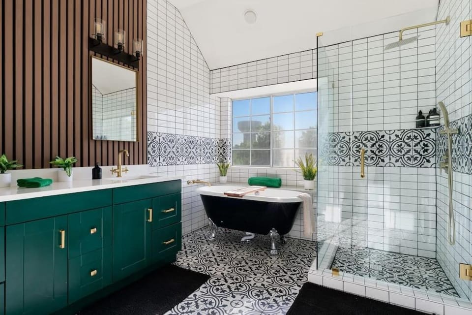 The Mad Hatter - Heated Pool Gameroom & More House in Pflugerville