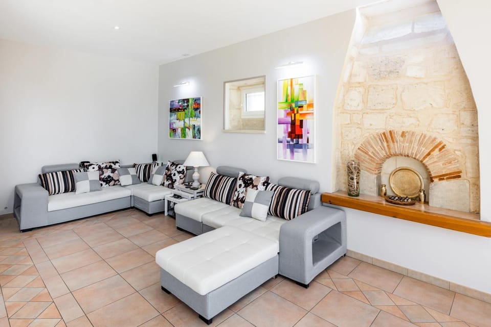 Communal lounge/ TV room, Living room