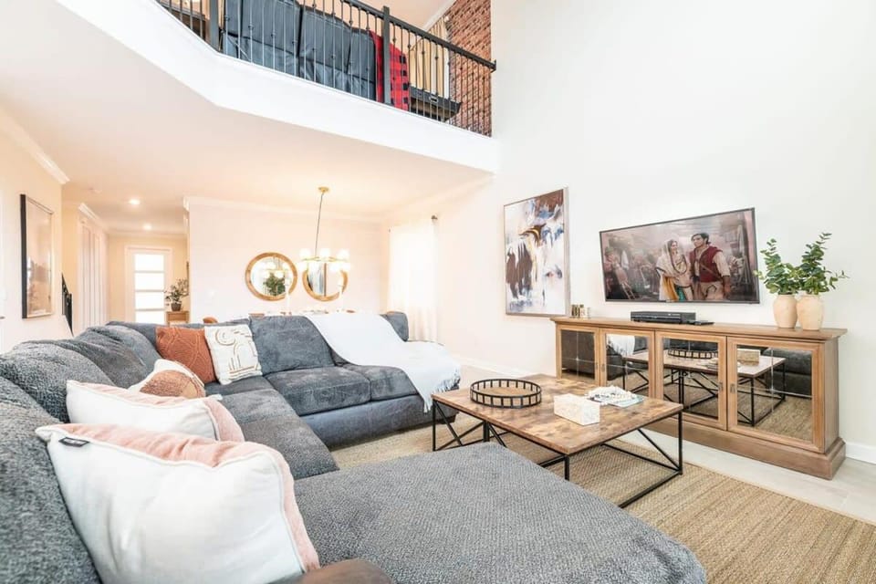 Themed Home 5BR - Private Pool, Prime Location House in Four Corners