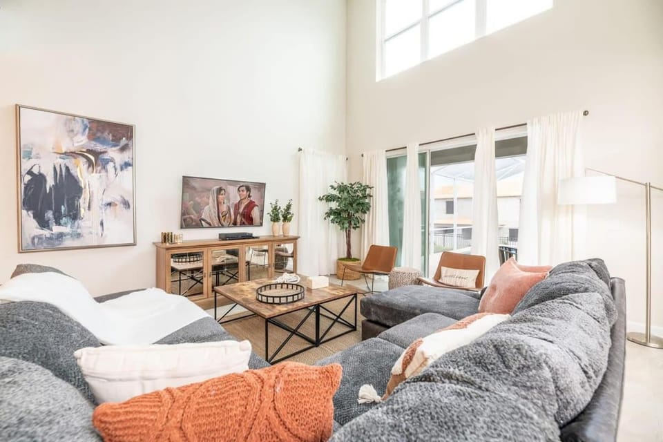 Themed Home 5BR - Private Pool, Prime Location House in Four Corners