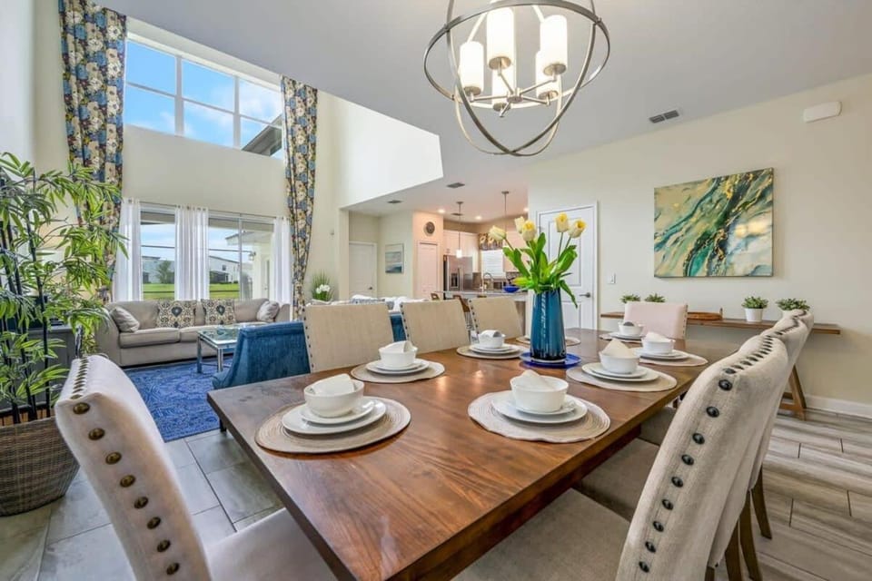 Luxury Storey Lake Retreat - Spacious Disney-Near House in Kissimmee