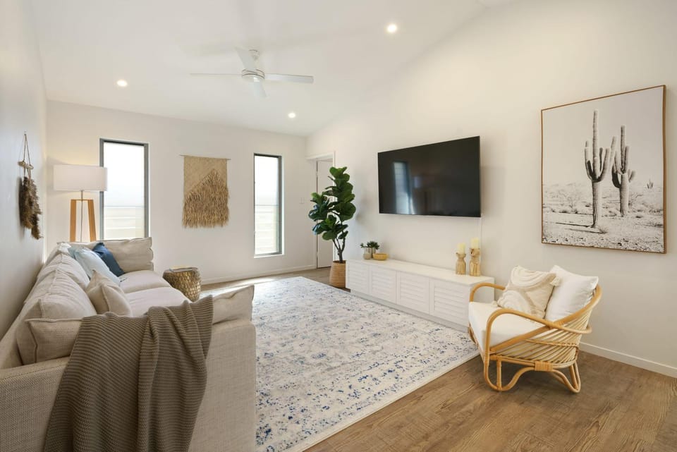 TV and multimedia, Living room, Seating area