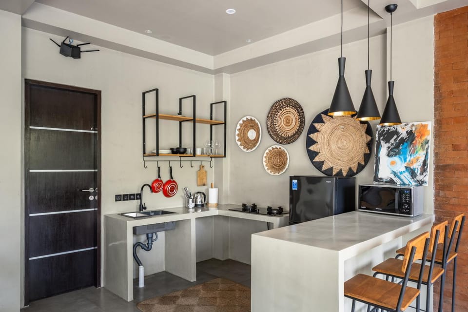 Kitchen or kitchenette, Dining area, stove