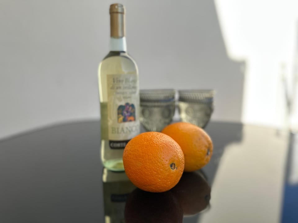 Balcony/Terrace, Food and drinks, Alcoholic drinks