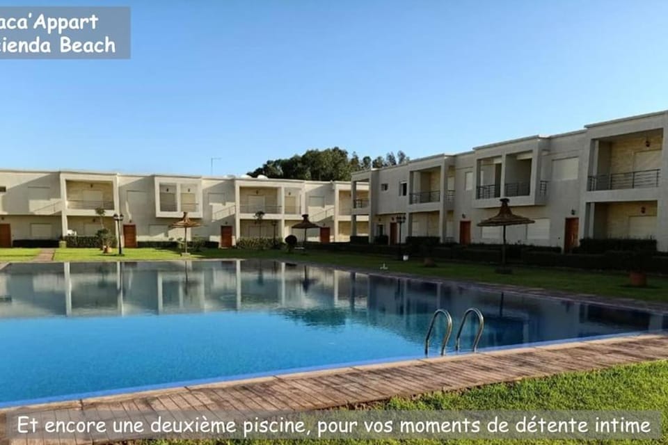 Property building, Day, Swimming pool