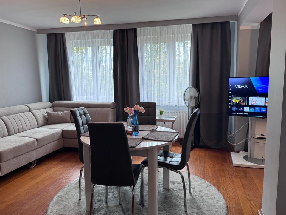 Communal lounge/ TV room, TV and multimedia, Living room