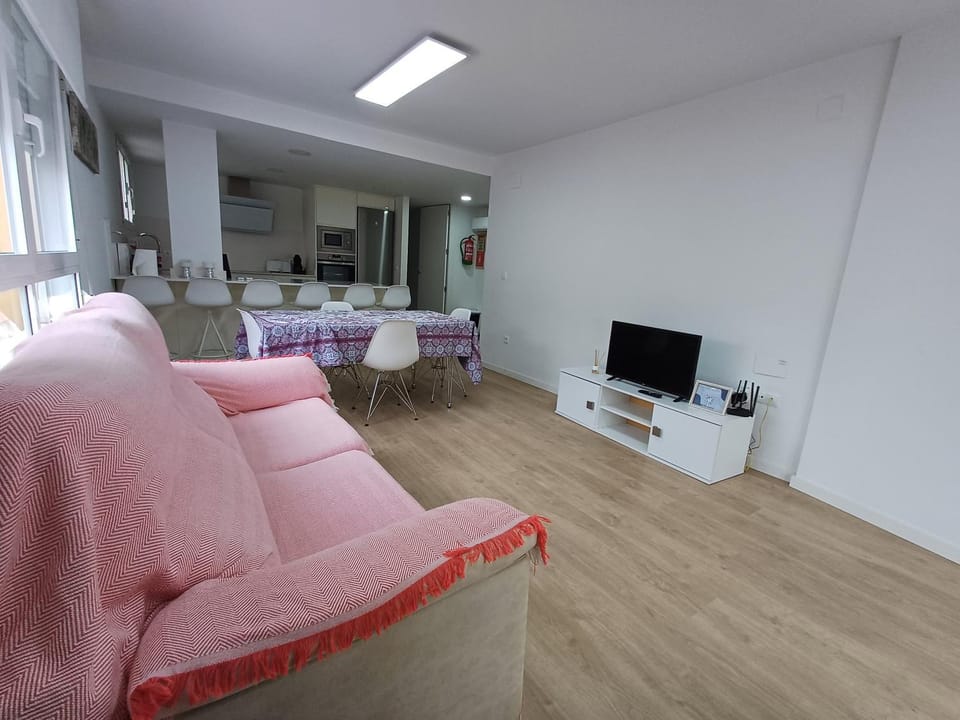 Communal lounge/ TV room, TV and multimedia, Living room, Seating area, Evening entertainment, internet, air conditioner