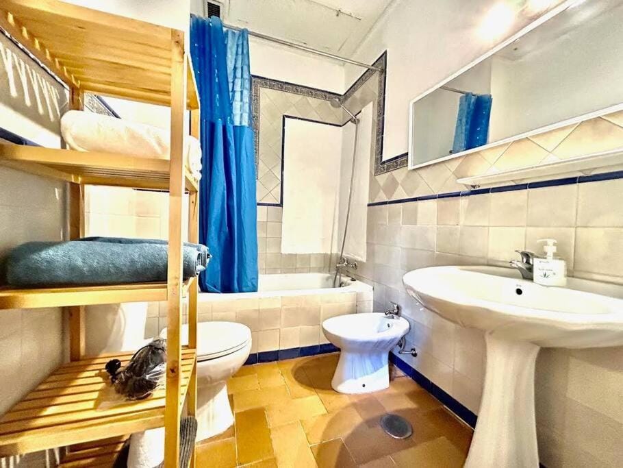 Shower, Bathroom, Bath, bidet, towels