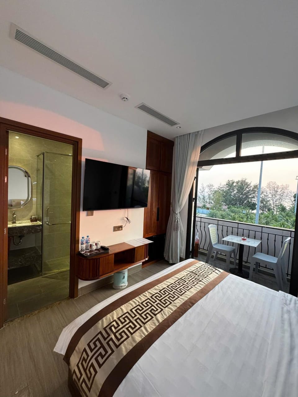 Bed, View (from property/room), Balcony/Terrace, Photo of the whole room, Bedroom