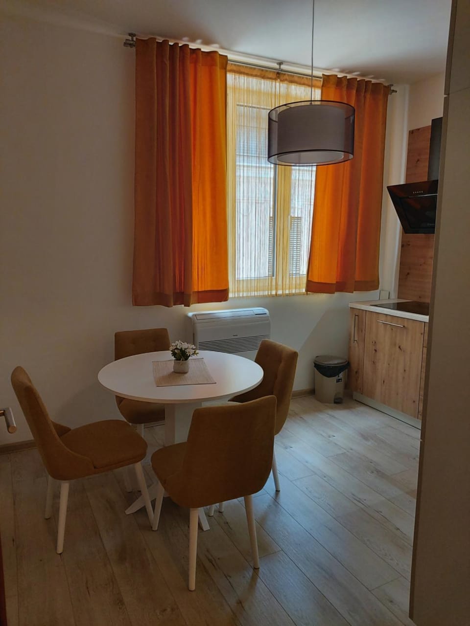 Kitchen or kitchenette, Seating area, minibar