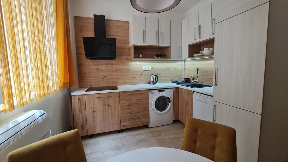 Kitchen or kitchenette, dishwasher, kitchen