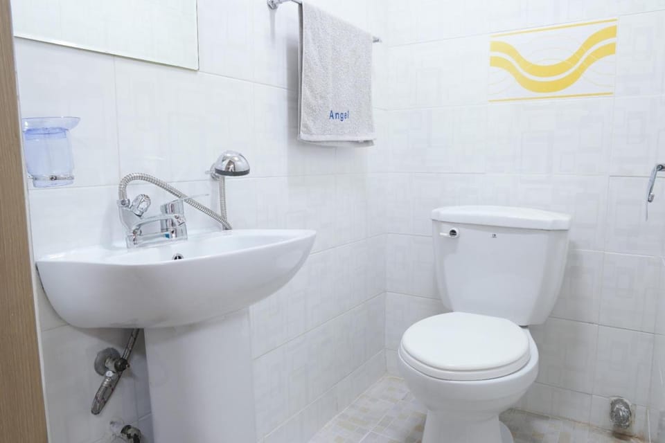 Shower, Toilet
