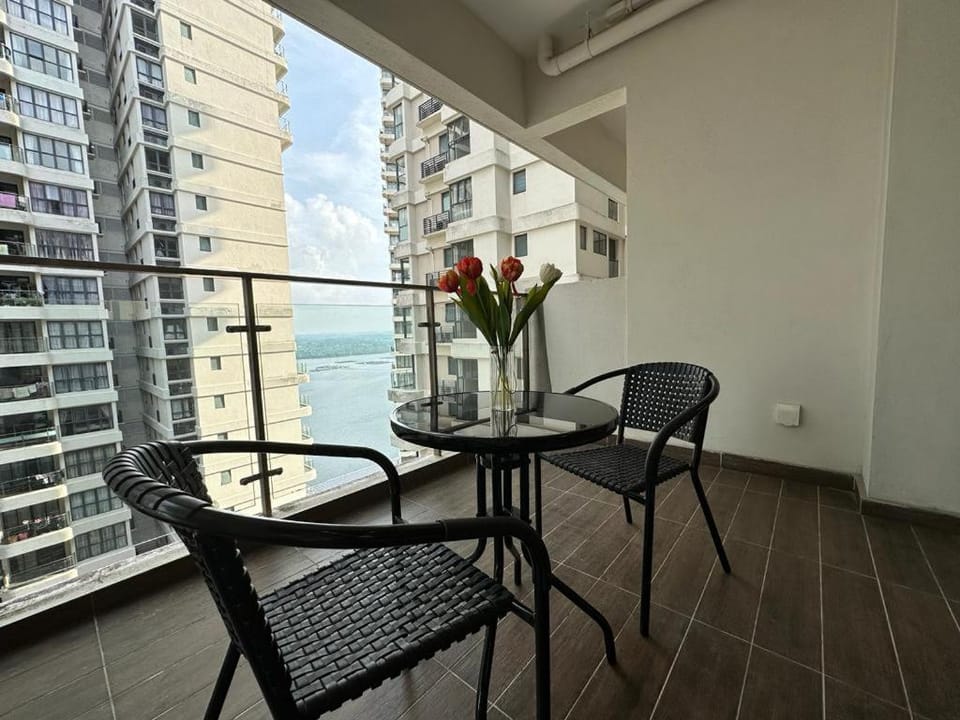 DangaBay 3Bedroom Balcony WiFi Netflix High Floor Apartment in Johor Bahru