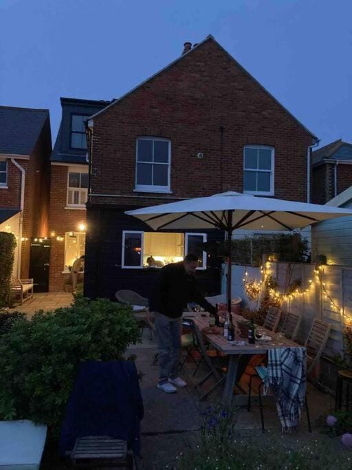 Pretty coastal victorian cottage in Yarmouth IOW House in Freshwater