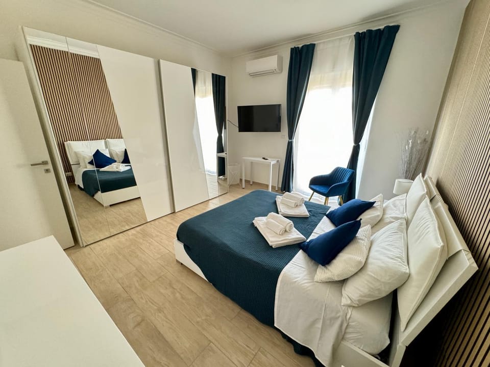 Bed, Photo of the whole room, Bedroom, wardrobe