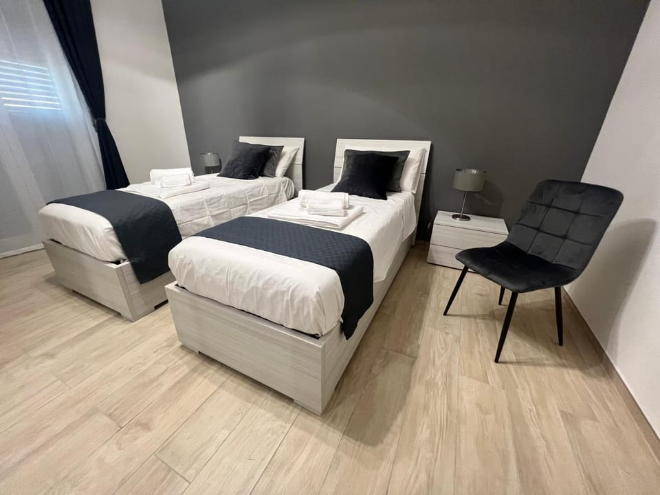 Photo of the whole room, Bedroom