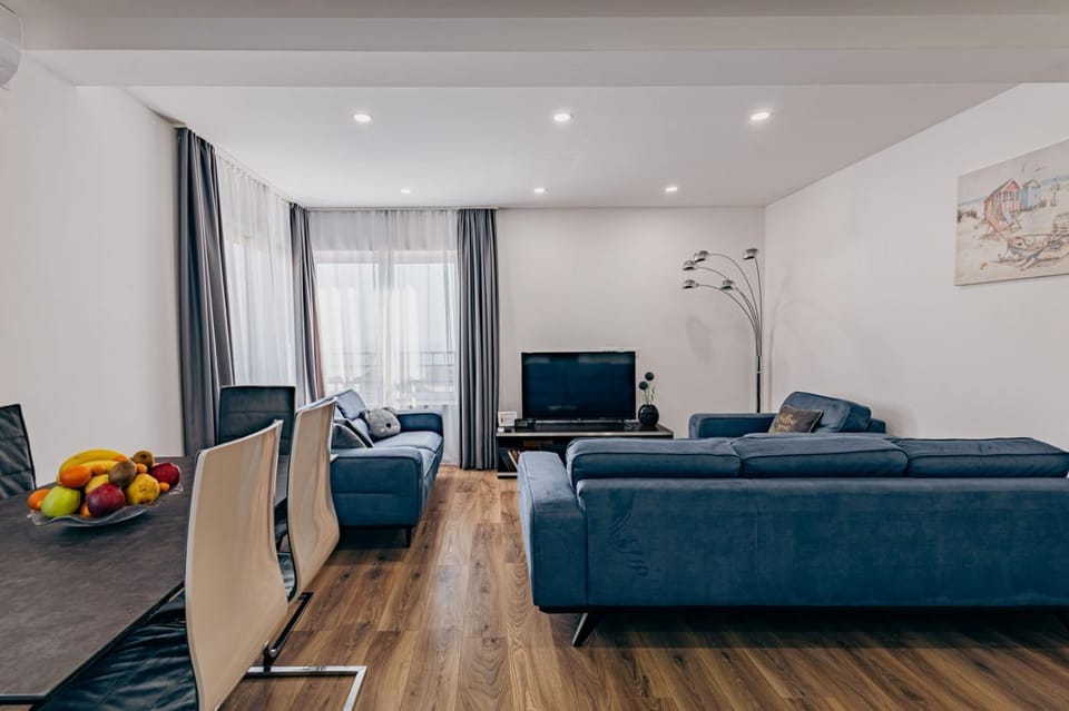 Communal lounge/ TV room, TV and multimedia, Living room, Seating area