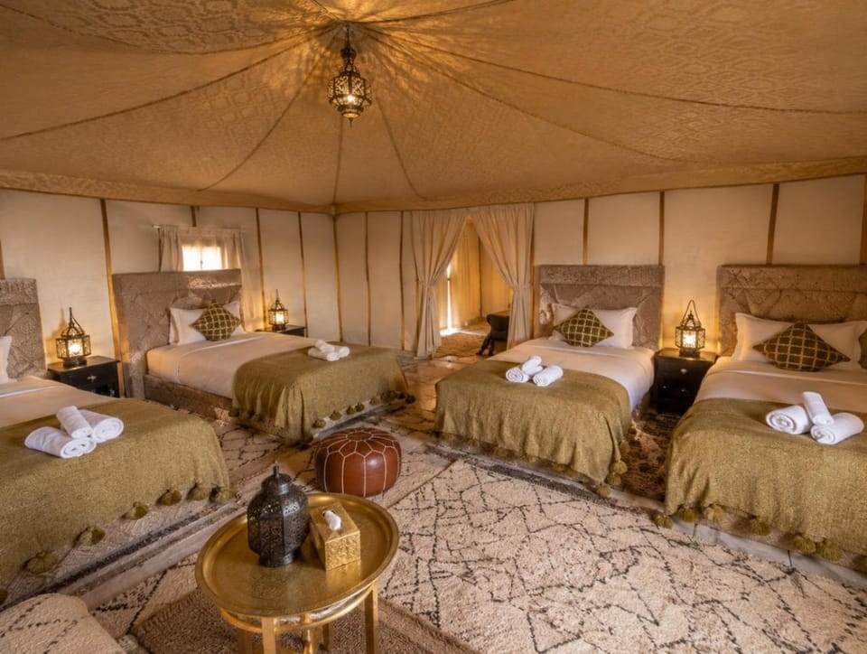 Bed, Photo of the whole room, towels